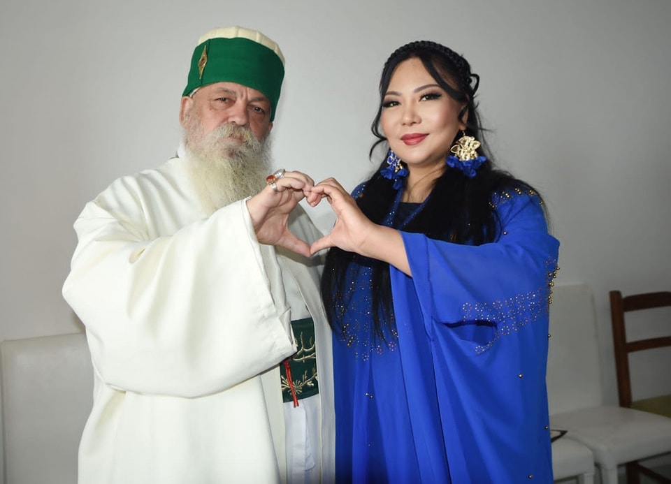 Read more about the article Visita da  Majesty Queen Maria Amor from Philippines a sua Santidade Baba Mondi, o líder mundial da Ordem Bektashi.